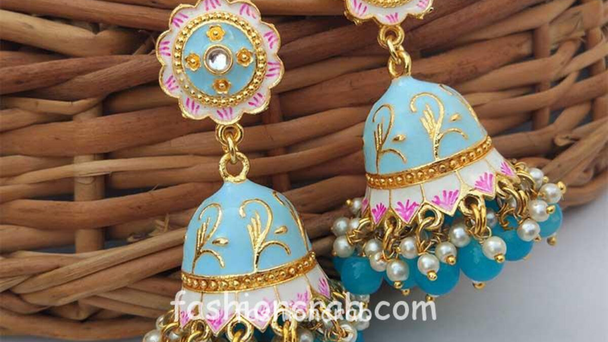 Buy Teejh Pretty Peach Saree Clutch and Earrings Gift Set Online For Women