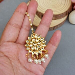 Raashi Kundan Maang Tikka Set